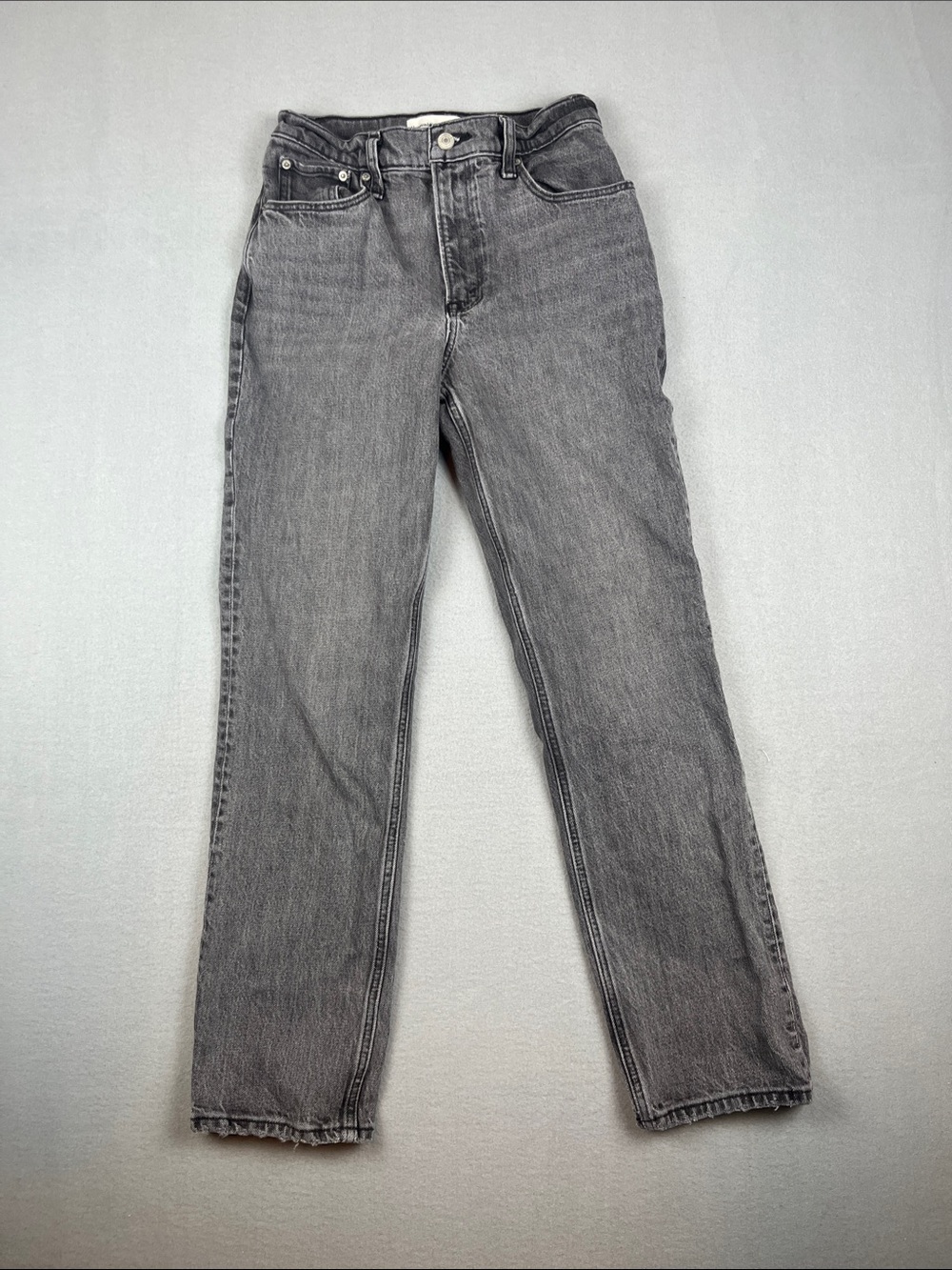 Abercrombie & Fitch 90’s Straight ultra High-Rise Jeans - Gray/Black
Size: 0/25